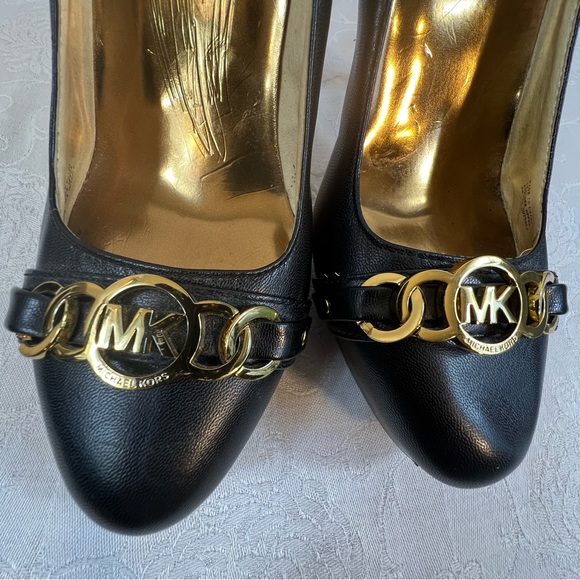 Michael Kors Navy Blue Leather Hamilton Gold Logo 5” Heel Platform Pumps 9 M - Picture 11 of 11